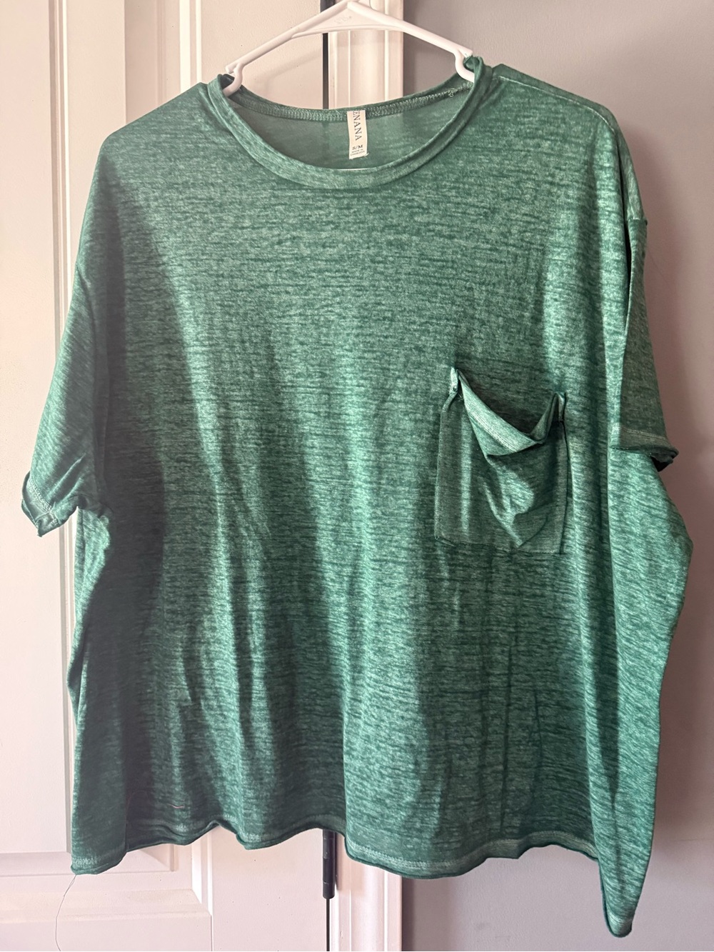 Zenana Outfitters Heathered Green Short Sleeve Pocket Tee